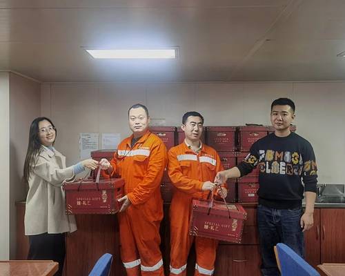 情深意濃，共賀新春|廈門(mén)華洋開(kāi)展春節(jié)前訪船慰問(wèn)活動(dòng)